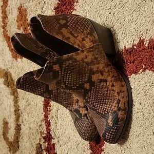 NWOT SO Booties Size 6